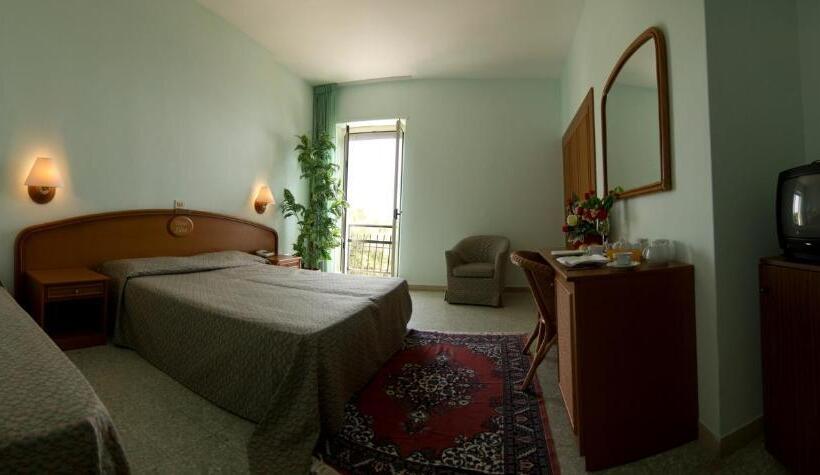 Triple Room Sea View, Eden