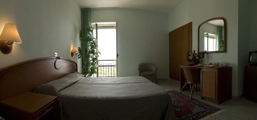 חדר סטנדרט לשלושה, Eden