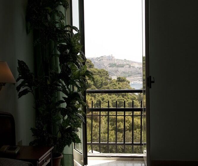 חדר סטנדרט לארבעה, Eden