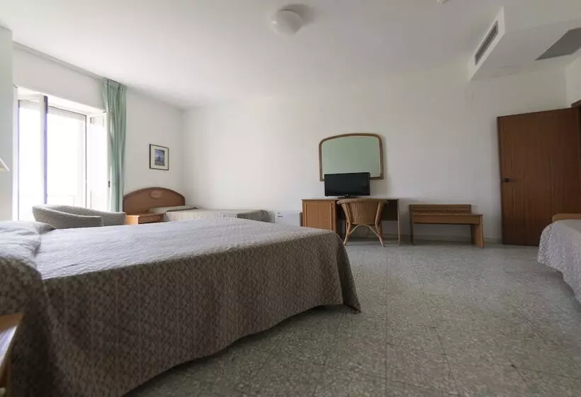 Camera Quadrupla Standard Vista Mare, Eden