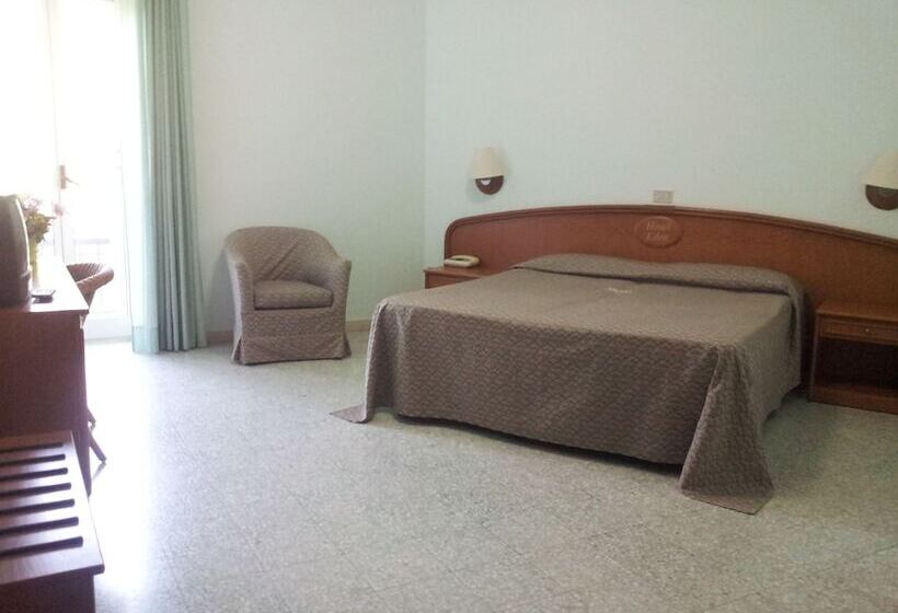 חדר סטנדרט לארבעה נוף לים, Eden