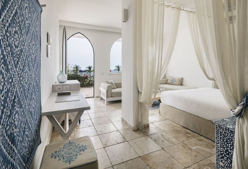 سوییت جونیور با چشم‌انداز دریا, Falkensteiner Resort Capo Boi