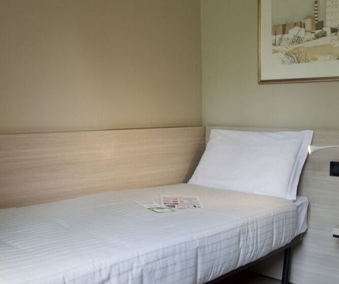 غرفة قياسية فردية, Gran Torino