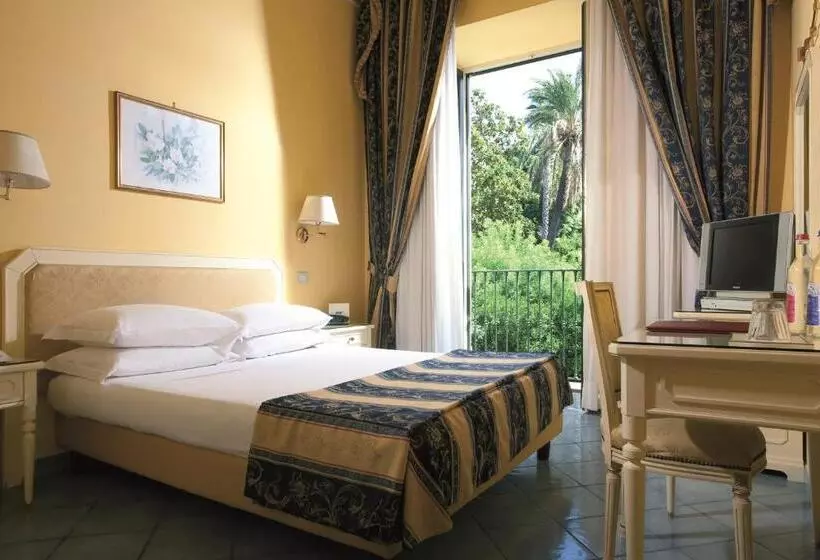 اتاق سوپریور با چشم‌انداز باغ, Imperial Hotel Tramontano