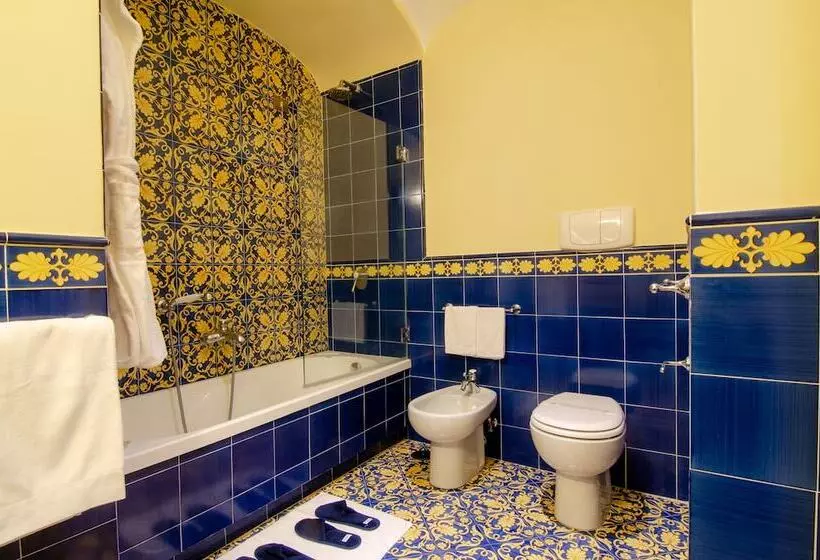 سوییت جونیور با چشم‌انداز دریا, Imperial Hotel Tramontano