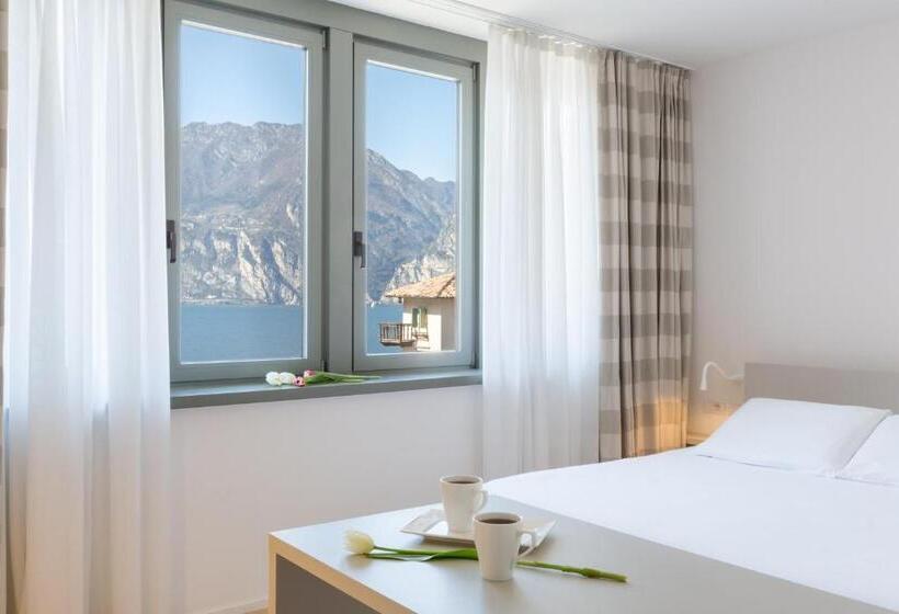 اتاق استاندارد با چشم‌انداز دریاچه, Lago Di Garda