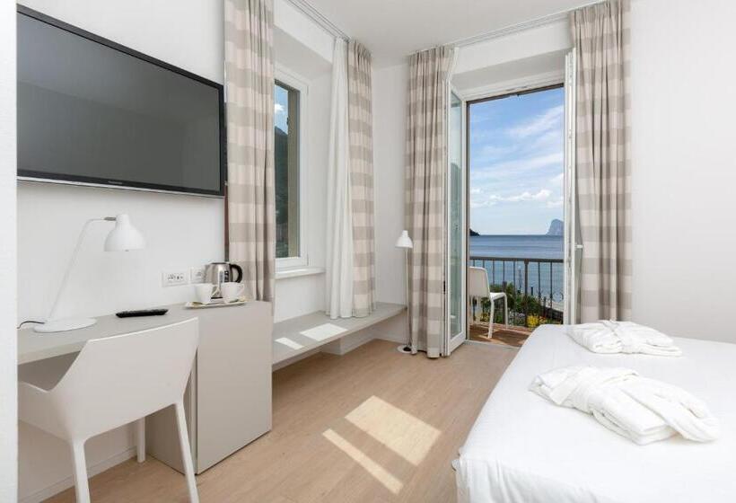 Superior room with lake view, Lago Di Garda