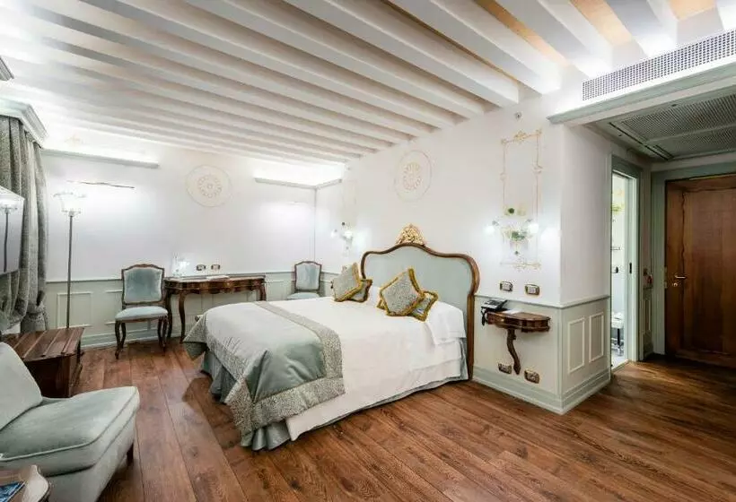 Suite Junior, Monaco & Grand Canal