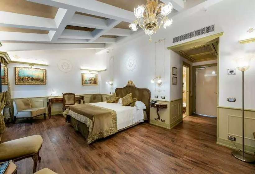 Suite Junior, Monaco & Grand Canal