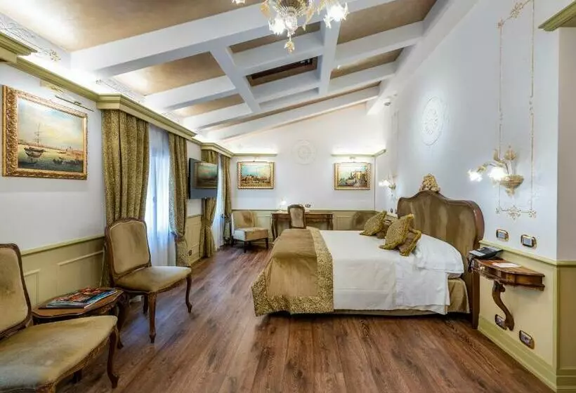 Suite Junior, Monaco & Grand Canal