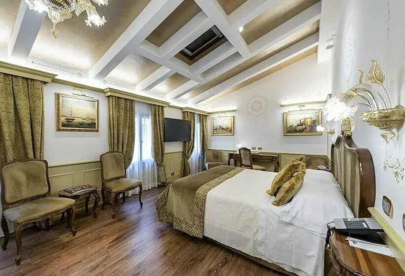 Suite Junior, Monaco & Grand Canal