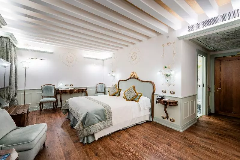 Suite Junior, Monaco & Grand Canal