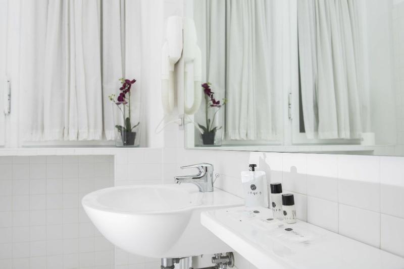 اتاق سوپریور سه تخته, Montestella