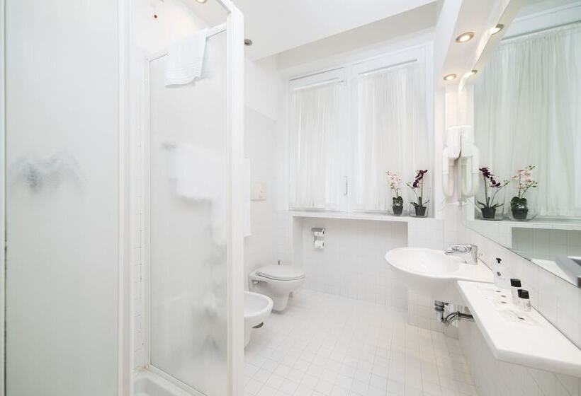 اتاق سوپریور سه تخته, Montestella