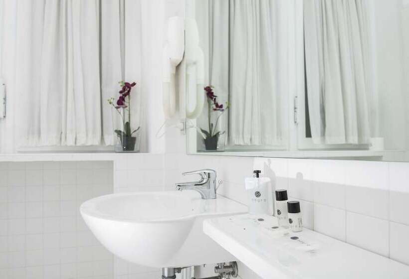 اتاق لوکس چهار تخته, Montestella