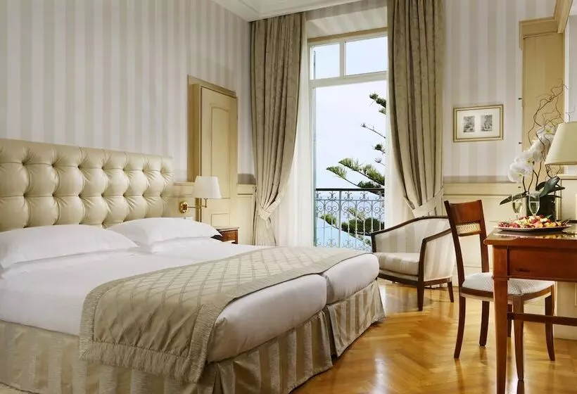 バルコニーつきオーシャンビュースーペリアルーム, Royal Hotel Sanremo