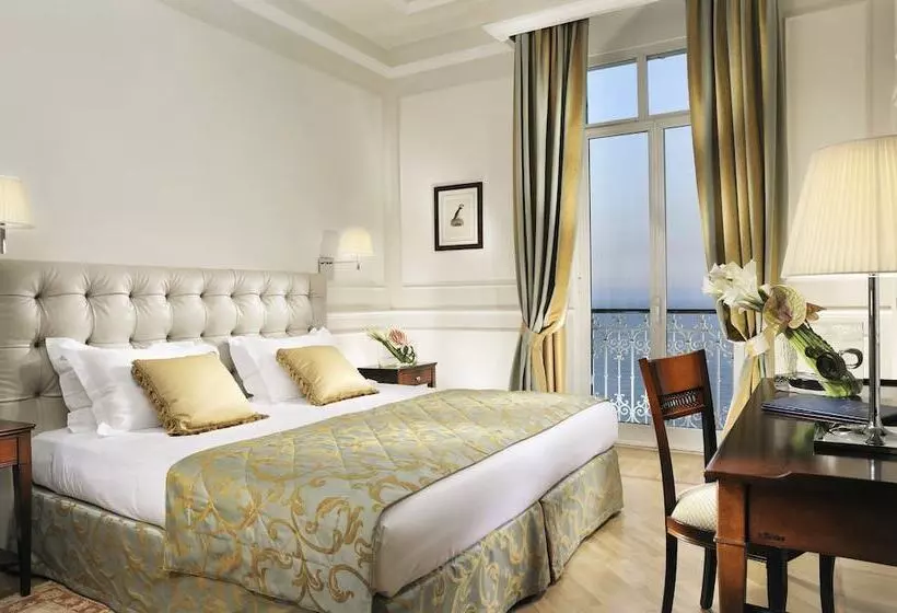 バルコニーつきオーシャンビュースーペリアルーム, Royal Hotel Sanremo