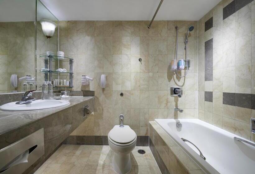 带大床的行政房间, Sari Pacific Jakarta, Autograph Collection