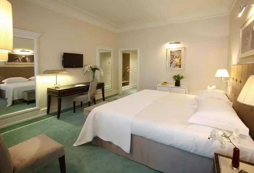 Superior Triple Room, Savoia Excelsior Palace Trieste   Starhotels Collezione