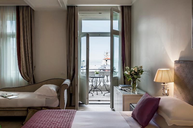 オーシャンビューデラックスルームバルコニー付き, Savoia Excelsior Palace Trieste   Starhotels Collezione