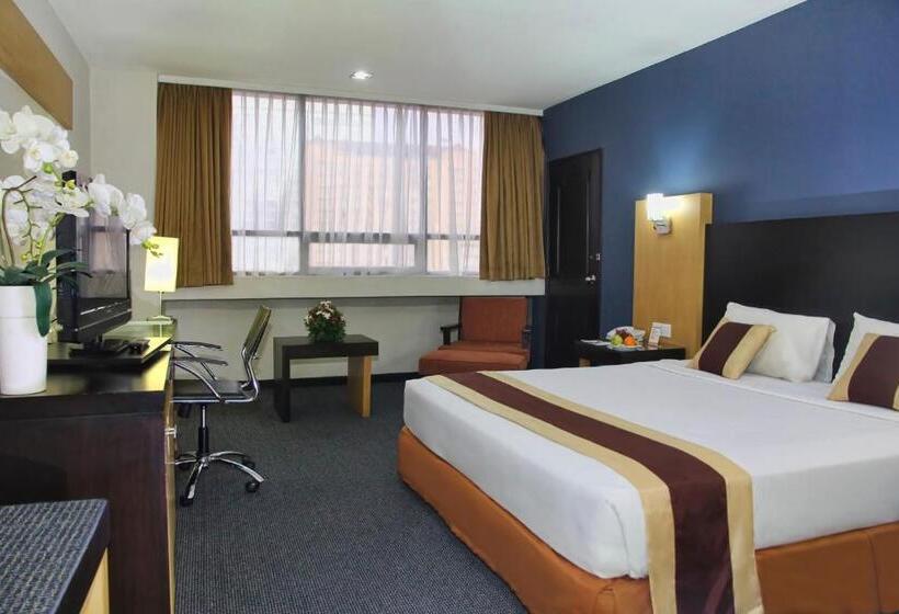 Номер Deluxe, Jayakarta Hotel Jakarta