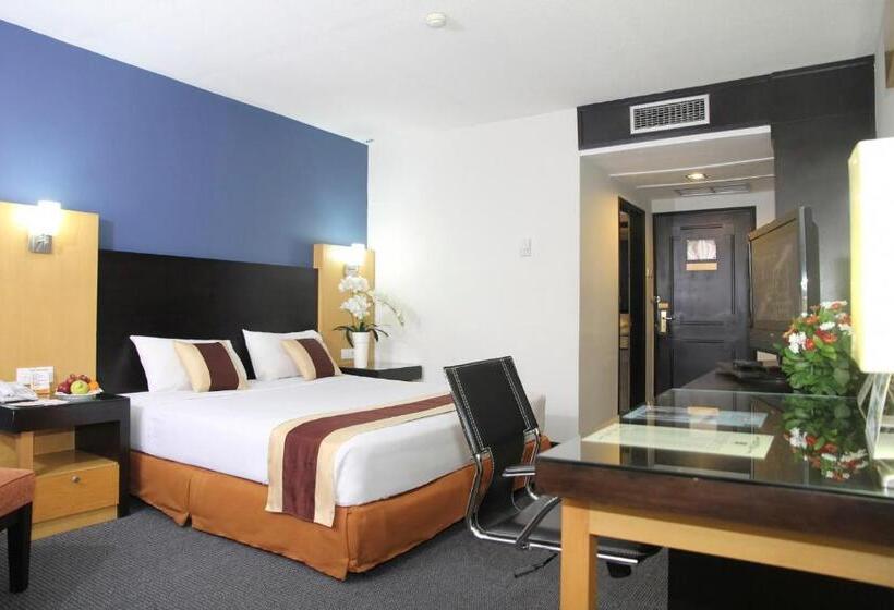 Номер Deluxe, Jayakarta Hotel Jakarta