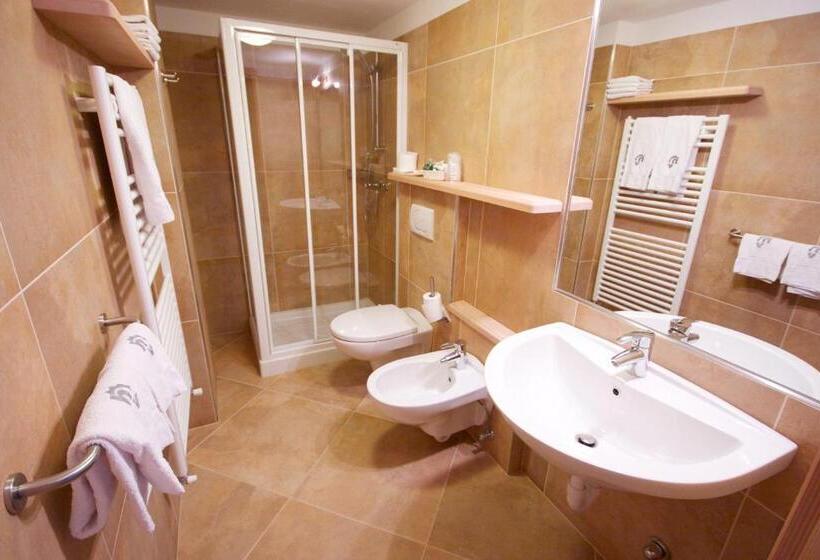 اتاق استاندارد سه نفره, Vallechiara