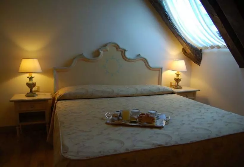 Suite with lake view, Villa Laguna