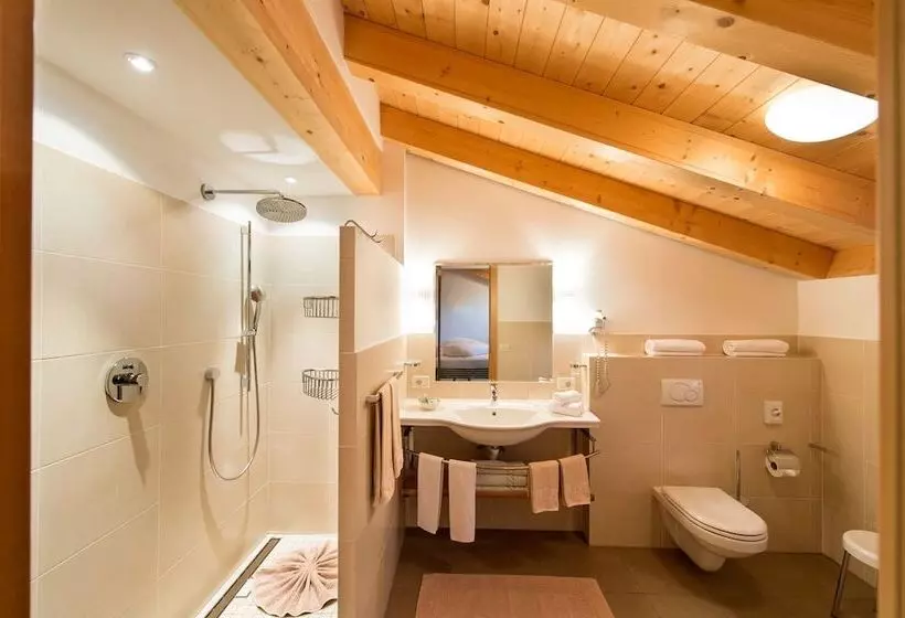 Standard Neljän Hengen Huone, Waldrast Dolomites
