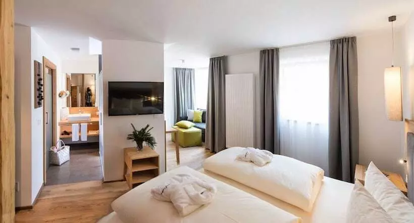Standard Neljän Hengen Huone, Waldrast Dolomites