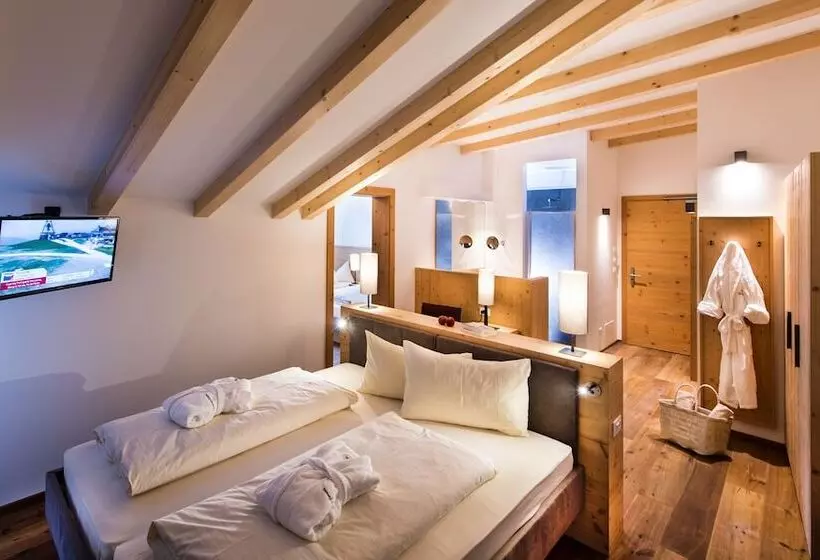 Standard Neljän Hengen Huone, Waldrast Dolomites