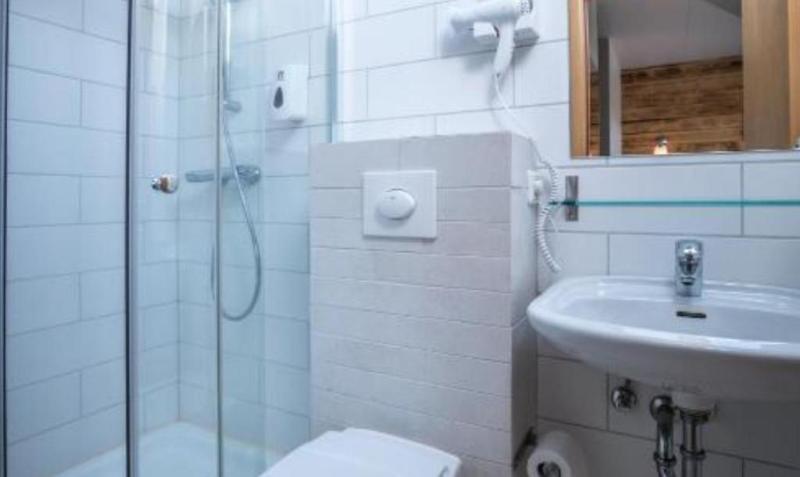 اتاق استاندارد یک نفره, Breiddalsvik