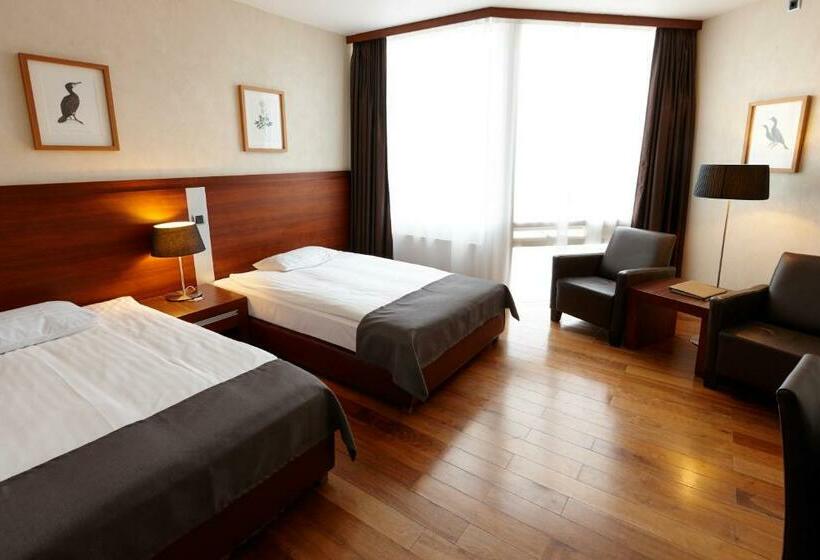 اتاق استاندارد با چشم‌انداز, Hótel Reykjavík Grand