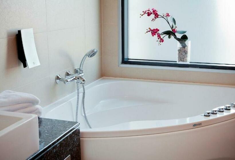 سوییت جونیور, Hótel Reykjavík Grand