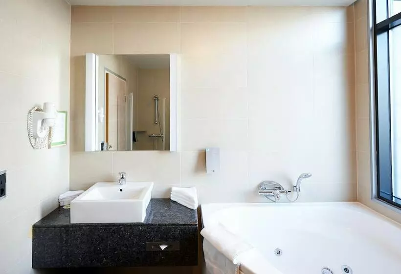 سوییت جونیور, Hótel Reykjavík Grand