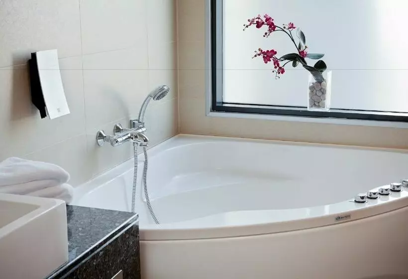 سوییت جونیور, Hótel Reykjavík Grand