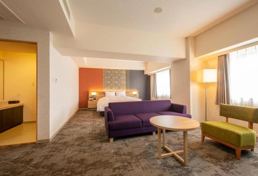 سوئیت اجرایی با تخت کینگ, Kanazawa