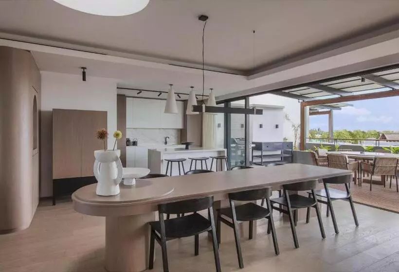 Ullakkohuone, Lux Grand Baie Resort & Residences