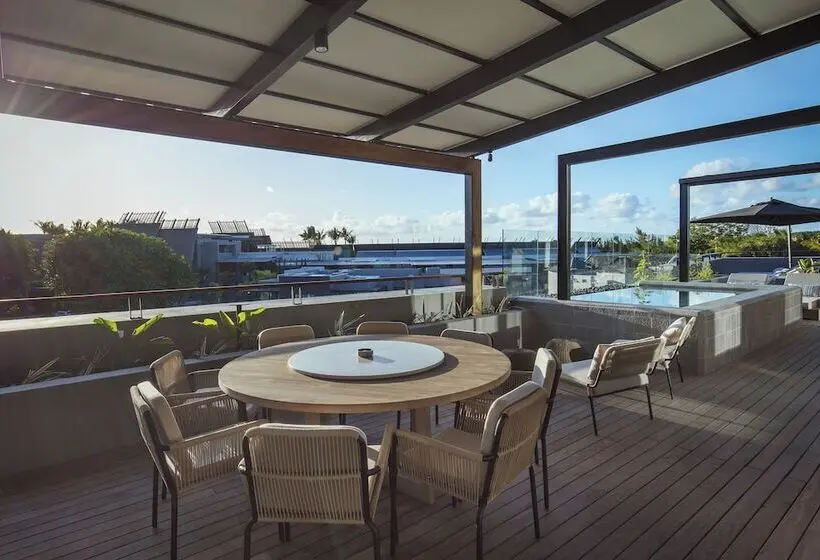 Ullakkohuone, Lux Grand Baie Resort & Residences