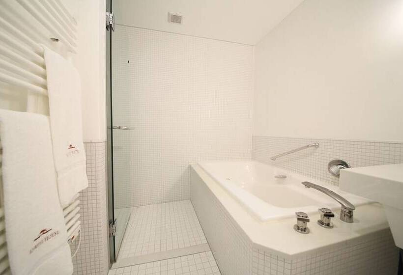 اتاق لوکس, Mampei