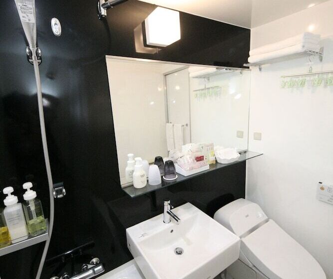 غرفة سوبيريور ثلاثية, Miyahira