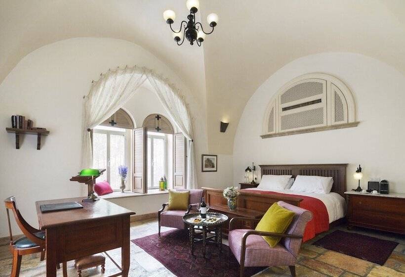 סוויטת ג'וניור, The American Colony Hotel   Small Luxury Hotels Of The World