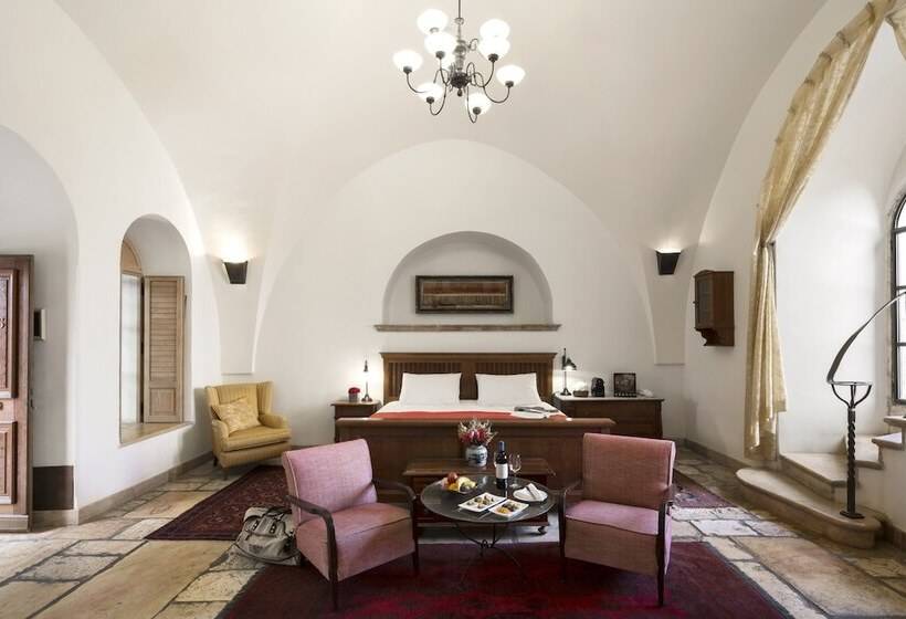 סוויטת ג'וניור, The American Colony Hotel   Small Luxury Hotels Of The World