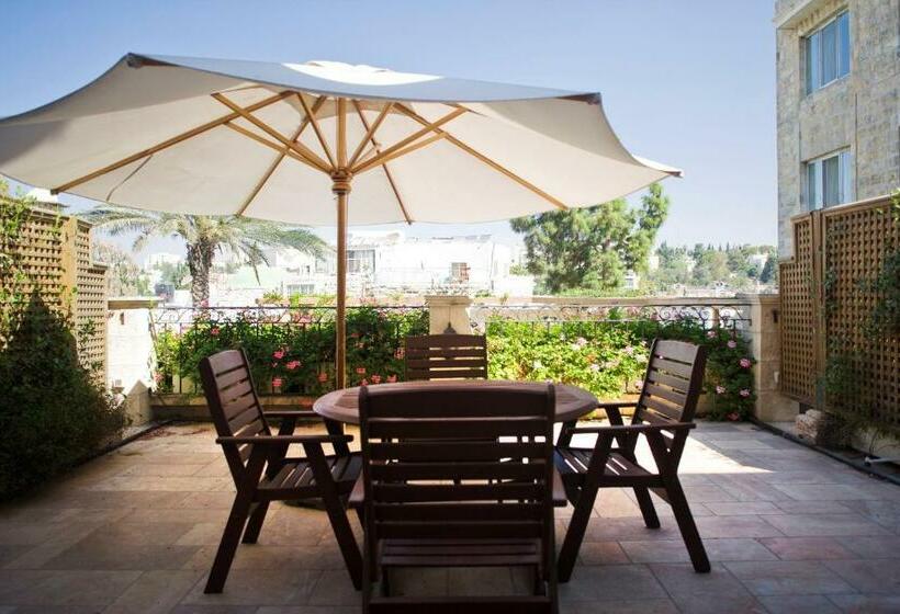 סוויטת ג'וניור, The American Colony Hotel   Small Luxury Hotels Of The World