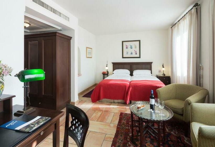 חדר נוחות נוף לבריכה, The American Colony Hotel   Small Luxury Hotels Of The World