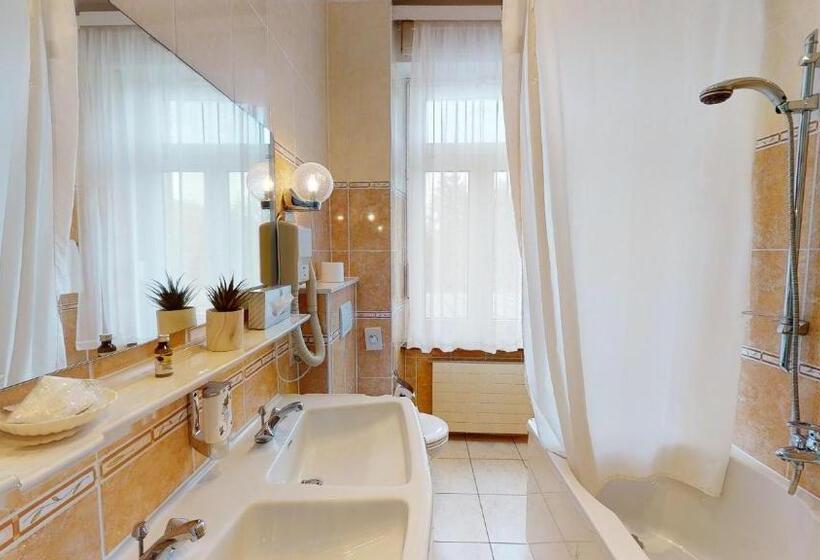 سوییت جونیور, Bel Air Trail & Wellness