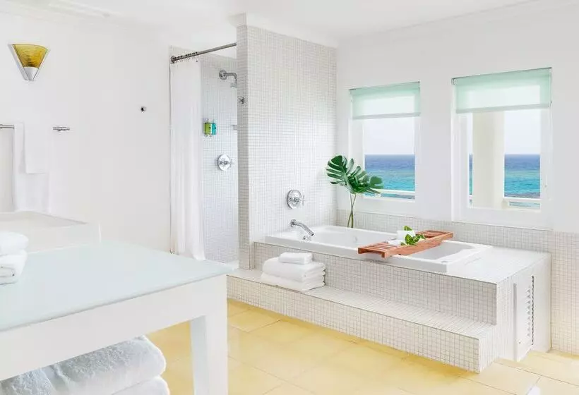 ジュニアスイート, Couples Tower Isle