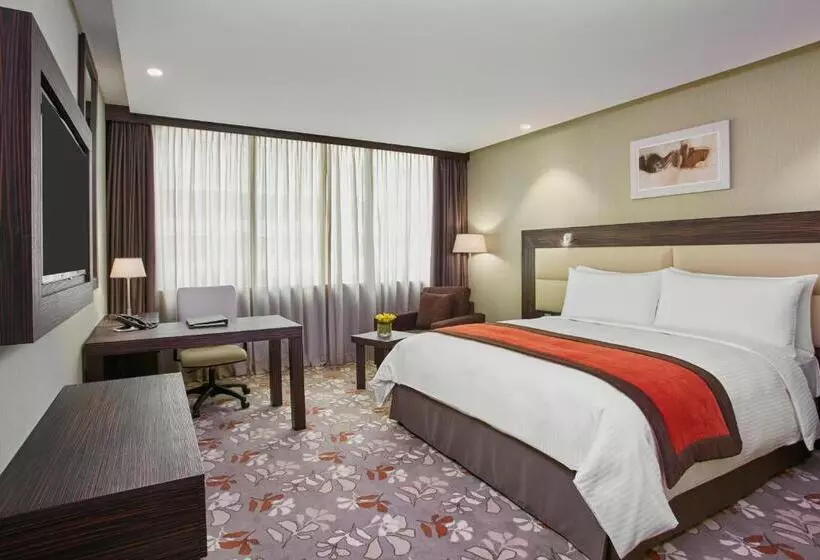 Club Room King Bed, Crowne Plaza Kuwait Al Thuraya City, An Ihg