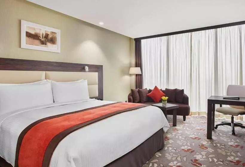 Club Room King Bed, Crowne Plaza Kuwait Al Thuraya City, An Ihg