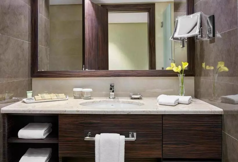Club Room King Bed, Crowne Plaza Kuwait Al Thuraya City, An Ihg